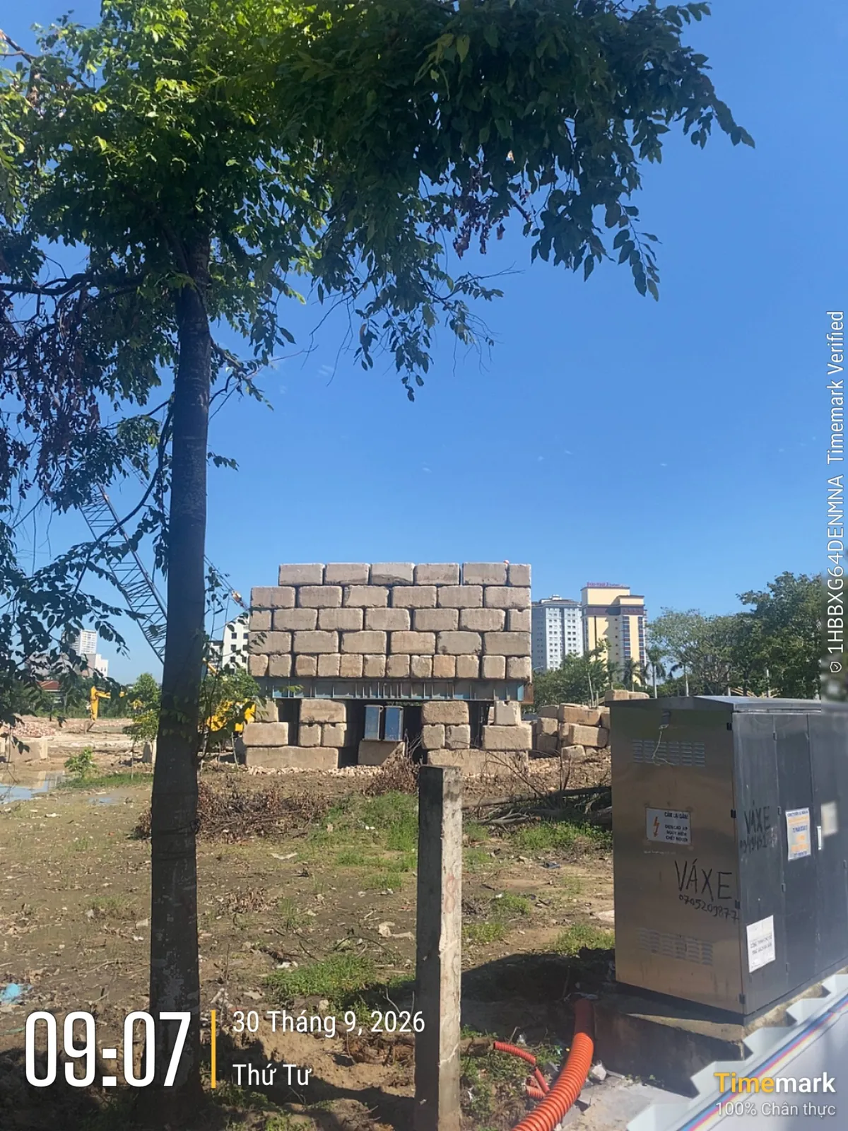 Khối đối trọng bê tông chất tải trên công trường Sun Glory Residence